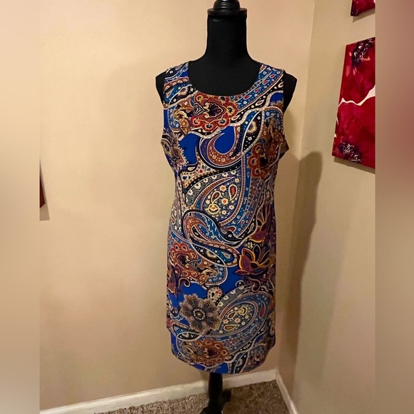 Tommy Hilfiger Dresses & Skirts - Tommy Hilfiger Dupre Paisley Jersey
Shift Dress, size 10
